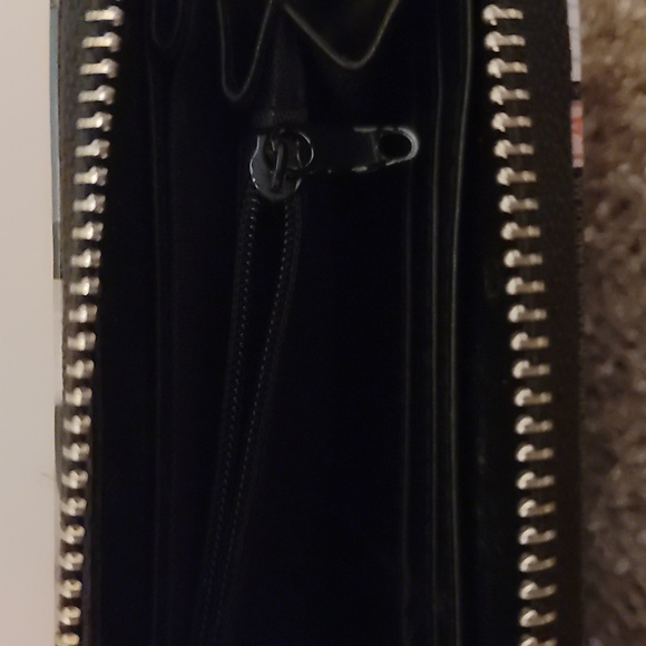 Vogue Accordian Wallet featuring Rihanna, Nikki Minaj, - Picture 5 of 5